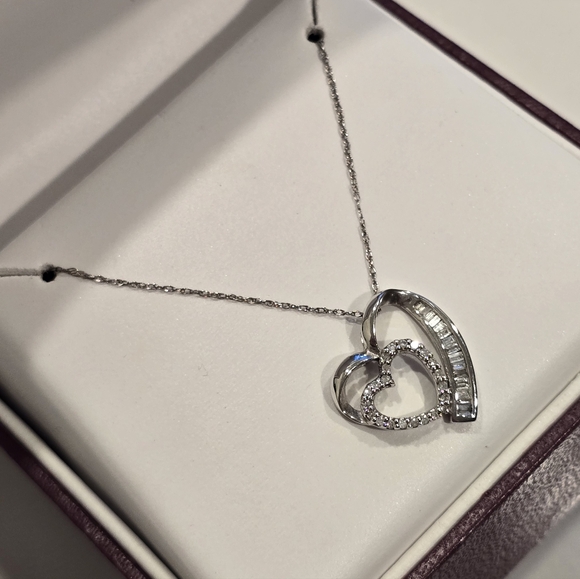 Helzberg Diamonds 10K White Gold Necklace with a 1/4 CTW Diamond Heart Pendant - Picture 3 of 10
